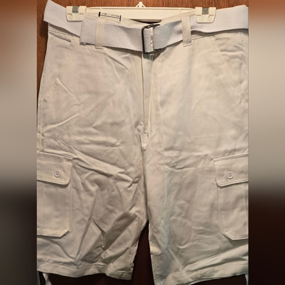 Knockout Jeans white cargo shorts sz34 w/belt - Picture 2 of 8